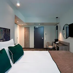 Leonardo West Otel